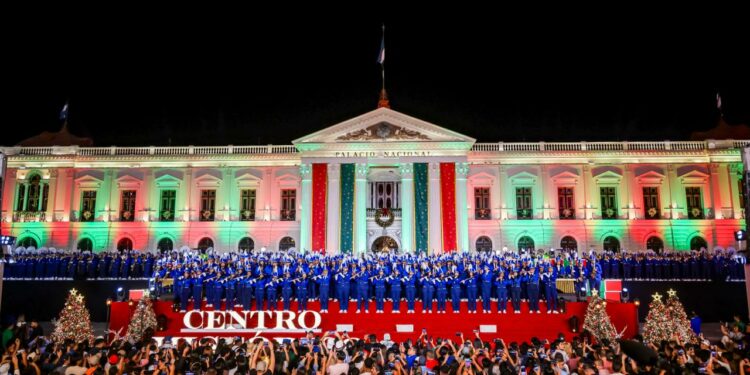 Banda El Salvador da la bienvenida al 2026 con mágico concierto en El Centro Histórico