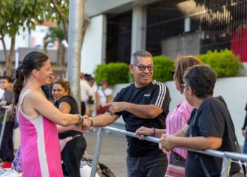 Macarena Olona destaca recibimiento del pueblo salvadoreño en el Desfile de Año Nuevo