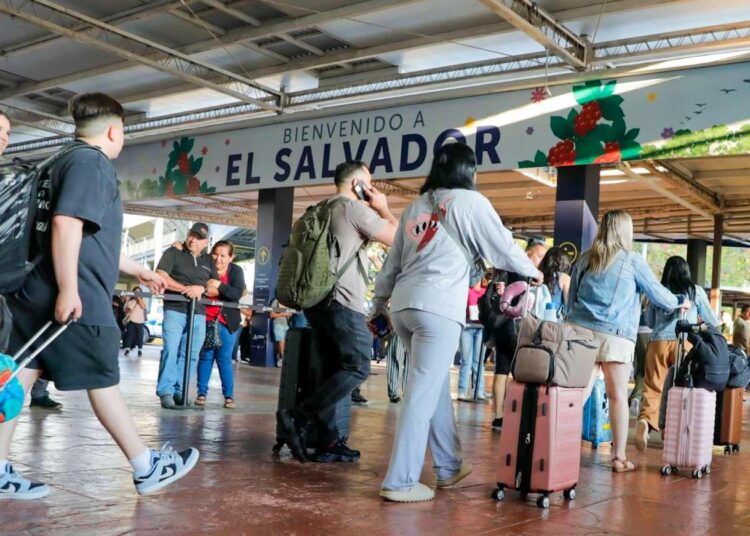 El Salvador recibió más de 200 mil pasajeros en el aeropuerto Monseñor Romero