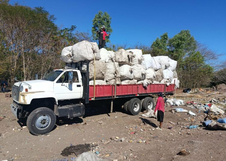 MOP refuerza labores de limpieza para reducir la contaminación en el Lago de Suchitlán