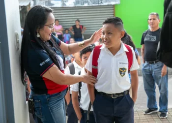 Asamblea avala incorporación de maestros interinos a la Ley de Salarios