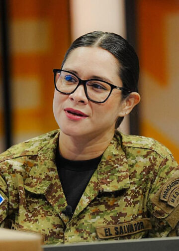 «Seguimos comprando zapatos y uniformes a productores nacionales. Falso cualquier comentario en contrario.»