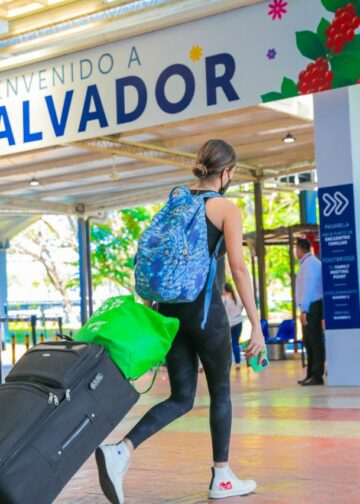 Dinamismo del turismo consolida un récord histórico de pasajeros que llegaron a El Salvador