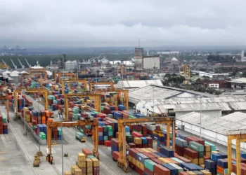 Ecuador impone arancel del 30 % a productos colombianos por razones de seguridad y comercio