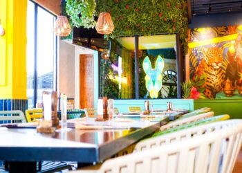 Nueva sucursal de Donkyes es inaugurada en el Centro Histórico de San Salvador