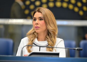 Tribunal de San Salvador impone medidas cautelares por acoso digital contra diputada Marcela Villatoro