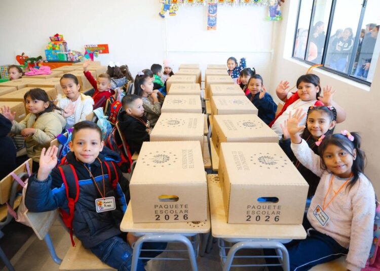 “Todos los niños en El Salvador están recibiendo su paquete escolar”, confirma el presidente Nayib Bukele