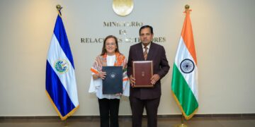 El Salvador fortalece su proyección internacional con convenio académico junto a la India