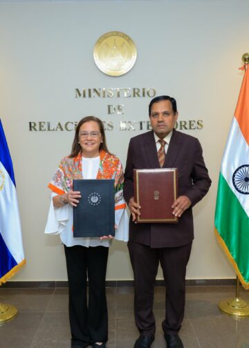 El Salvador fortalece su proyección internacional con convenio académico junto a la India