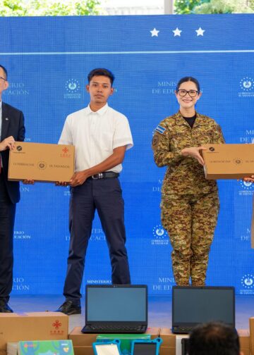 China dona más de 344 mil dispositivos electrónicos para fortalecer la educación en El Salvador