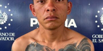 Pandillero intentó ocultar tatuajes, pero ya estaban en registros policiales