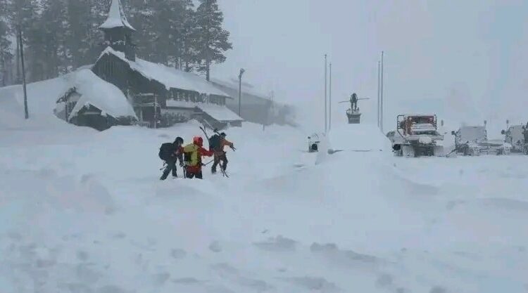 Avalancha interrumpe excursión y mantiene búsqueda contrarreloj de esquiadores