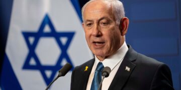 Israel y E.E.U.U. intercambian ataques con Irán y la tensión global aumenta