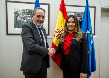 El Salvador y España refuerzan cooperación migratoria en favor de la diáspora