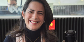 “Vamos por más de 16”: Claudia Ortiz promete fortalecer oposición contra Nayib Bukele