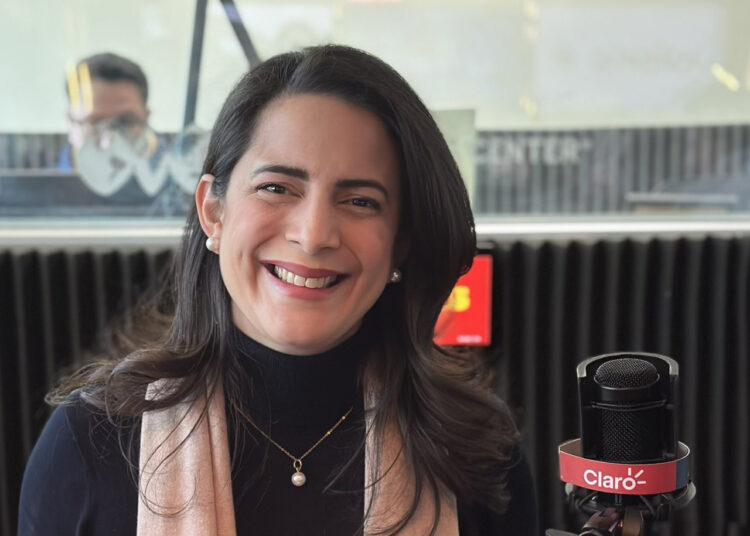 “Vamos por más de 16”: Claudia Ortiz promete fortalecer oposición contra Nayib Bukele