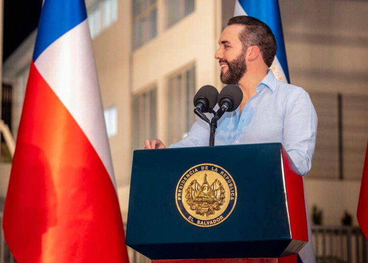 Invertir en educación es sembrar el futuro del país, afirma Nayib Bukele