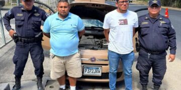Capturan a guatemaltecos en control antidrogas en Santa Ana
