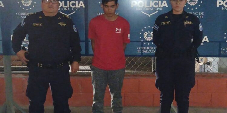 Prófugo vinculado a hurto y desmantelamiento de motocicletas se entrega a las autoridades