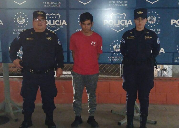 Prófugo vinculado a hurto y desmantelamiento de motocicletas se entrega a las autoridades