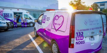 Gobierno de El Salvador incorpora nuevas ambulancias materno infantiles