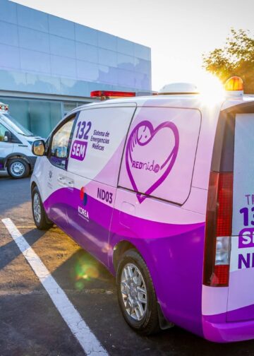 Gobierno de El Salvador incorpora nuevas ambulancias materno infantiles