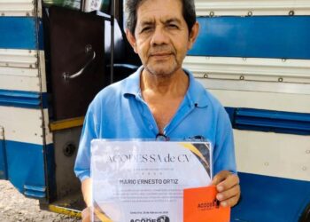 Motorista de ruta de Santa Ana es reconocido por su amabilidad hacia los pasajeros