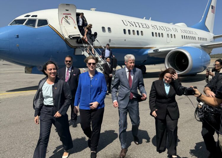 Secretario de energía de EEUU llega a Venezuela con la misión de «recuperar» la industria petrolera