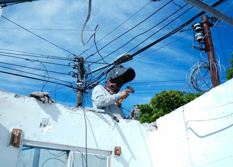 Ministerio de Vivienda avanza con reparación de techos, ventanas y pisos en comunidades vulnerables
