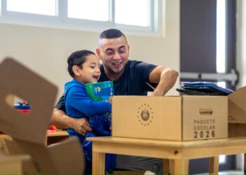 Avanza la distribución continua de paquetes escolares en los centros educativos del país