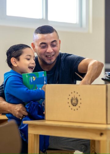 Avanza la distribución continua de paquetes escolares en los centros educativos del país
