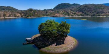Lago Suchitlán brilla nuevamente tras intensas jornadas de limpieza