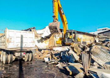 Gobierno mantiene operativo activo en San Salvador Centro tras incendio de gran magnitud