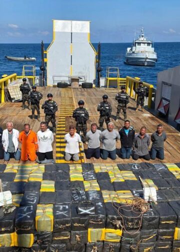Histórico golpe al narcotráfico: incautan 6.6 toneladas de cocaína en alta mar