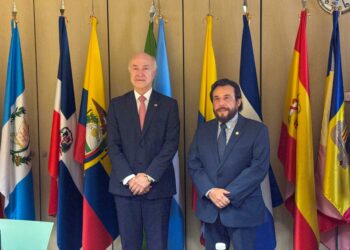 El Salvador fortalece proyección internacional en justicia y seguridad jurídica durante reunión con Secretario General de la COMJIB
