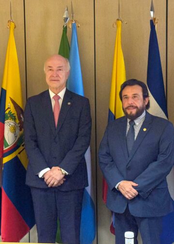 El Salvador fortalece proyección internacional en justicia y seguridad jurídica durante reunión con Secretario General de la COMJIB