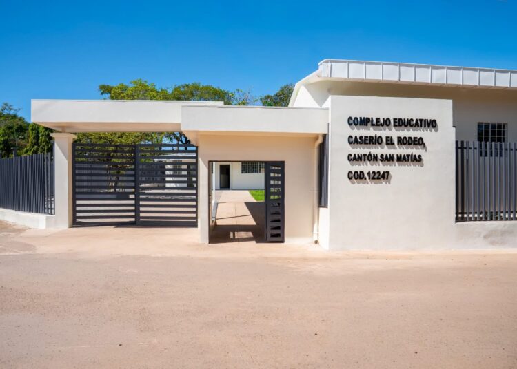 Complejo Educativo El Rodeo se suma al programa Dos Escuelas X Día