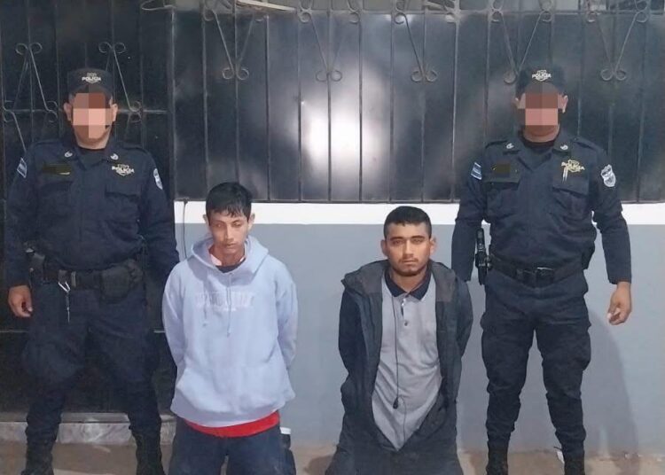 Capturan a dos hombres por robo en La Libertad