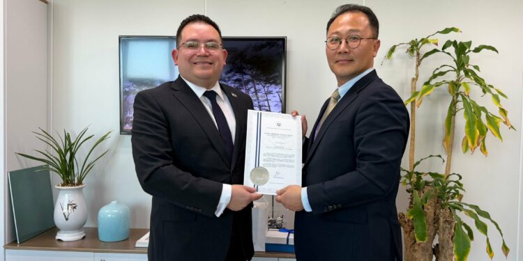 El Salvador fortalece relaciones diplomáticas con Corea