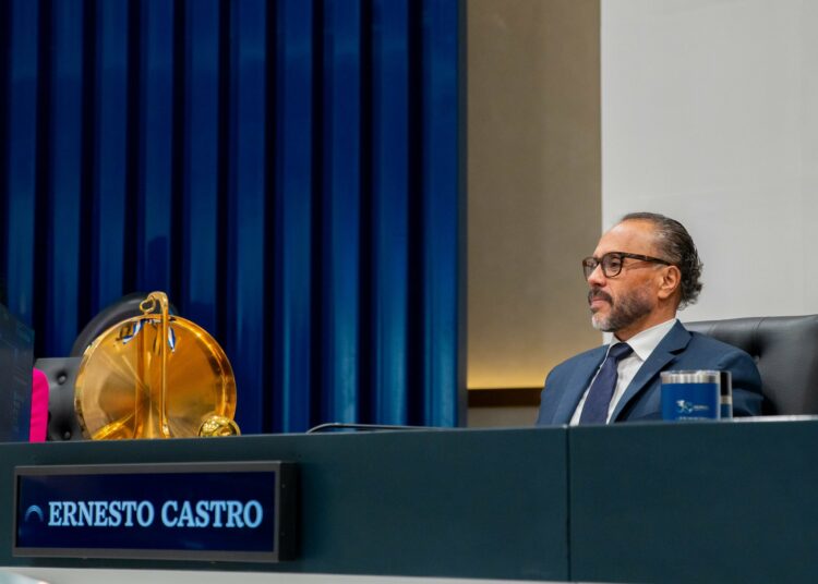 Ernesto Castro aclara que diputados no recibieron boletos y se desliga de acciones de la diputada suplente Vilma Alfaro