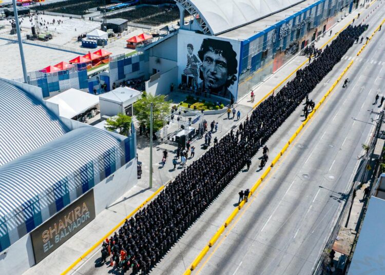 Despliegan amplio operativo policial tras concierto de Shakira