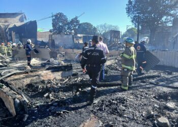 Investigan causa de incendio registrado esta madrugada en el Centro Histórico