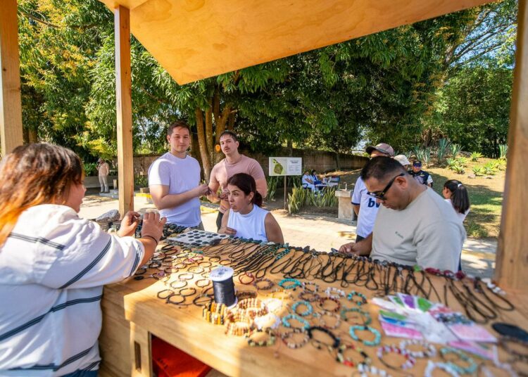 Cruceristas recorren sitios arqueológicos y culturales del país