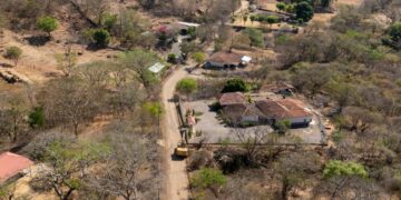 Inician trabajos de pavimentación hacia cantón El Sauce, en el oriente del país