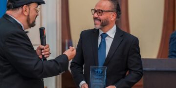 Club Rotario reconoce labor de presidente de la Asamblea Legislativa