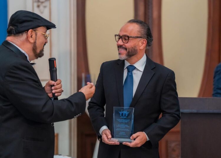 Club Rotario reconoce labor de presidente de la Asamblea Legislativa