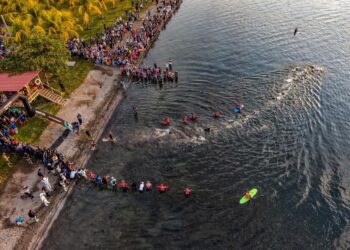 Inicia Ironman 70.3 en el Lago de Ilopango