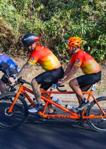 Atleta brilla en el IRONMAN 70.3 pese a discapacidad visual