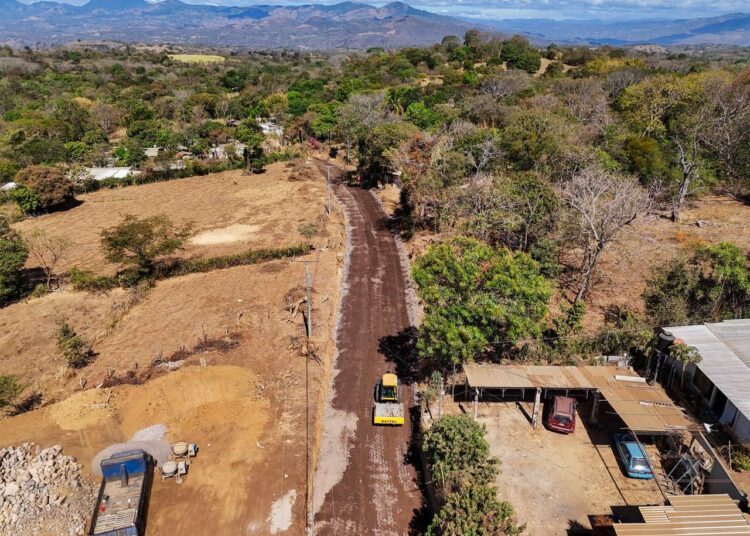 Avanza intervención de más de 12 kilómetros de carretera en Los Toles