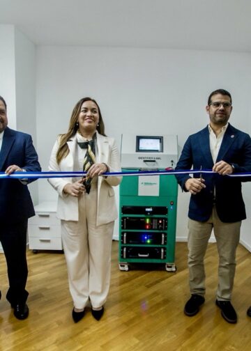 Autoridades inauguran emisión inmediata de DUI en Italia